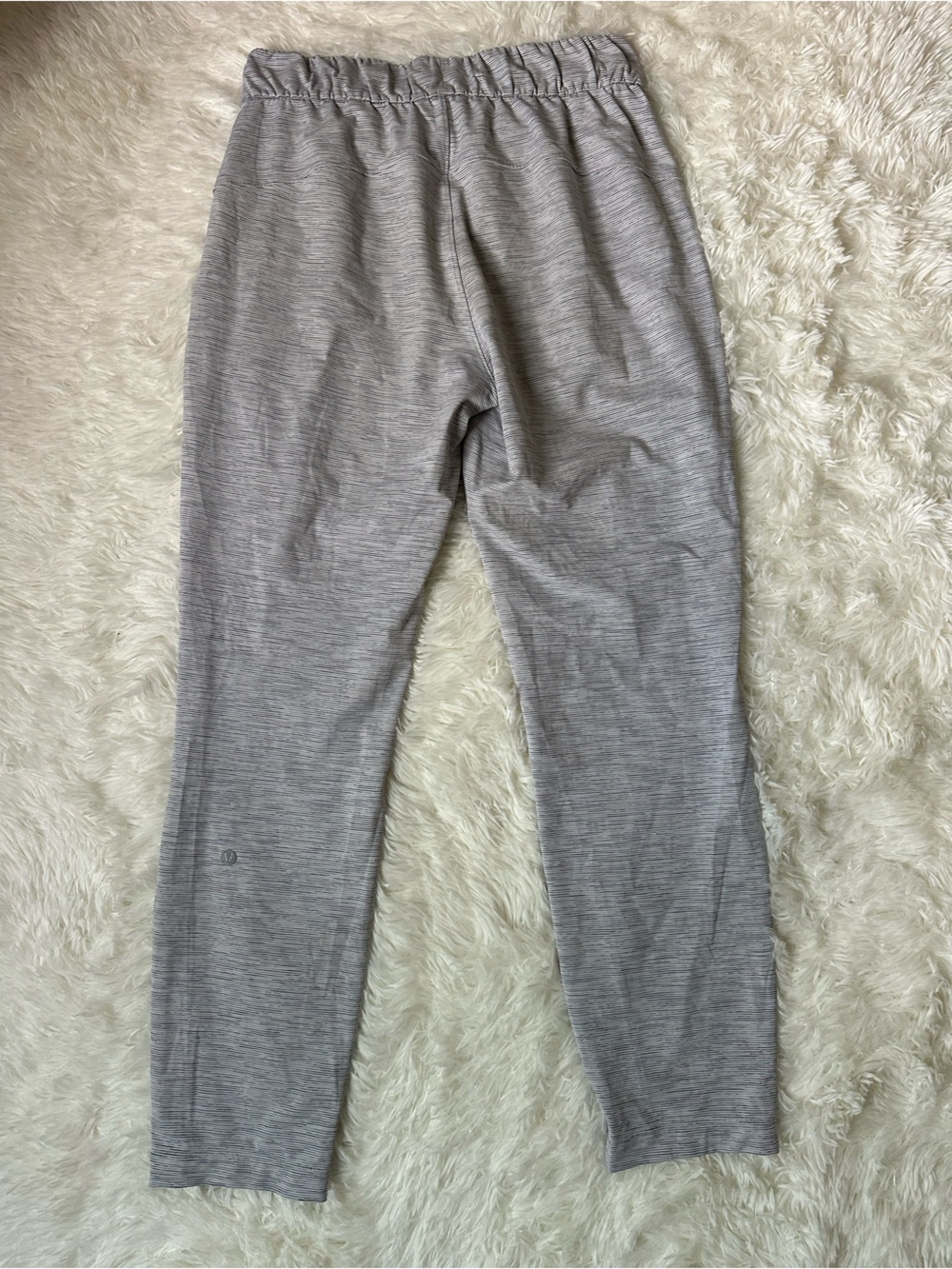 Lululemon On The Fly Pant *28" - Sz 4 - Picture 5 of 9
